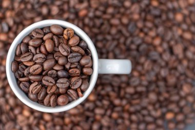 Yakın plan aromatik Arabika kahve çekirdekleri.