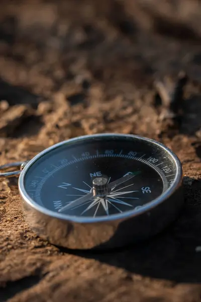 Close Shot Silver Metal Compass Always Pointing Needle North — стоковое фото