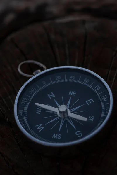 Close Shot Silver Metal Compass Always Pointing Needle North — Stok fotoğraf