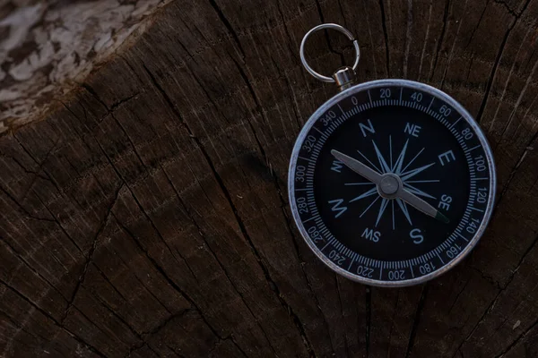 Close Shot Silver Metal Compass Always Pointing Needle North — Foto de Stock