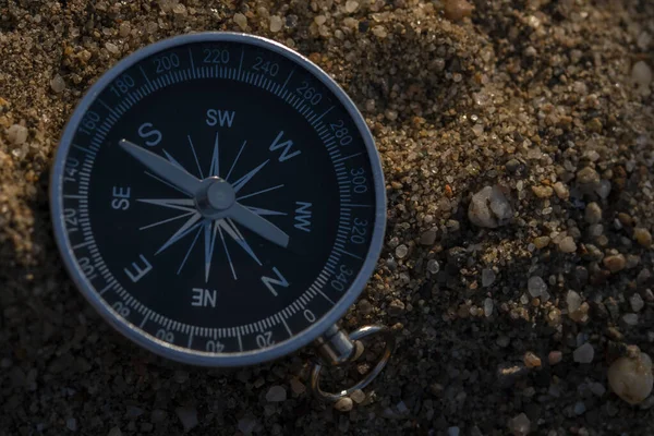 Närbild Skott Silver Metall Kompass Alltid Pekar Det Nål Mot — Stockfoto