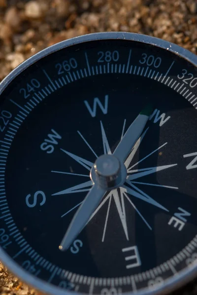 Close Shot Silver Metal Compass Always Pointing Needle North — стокове фото