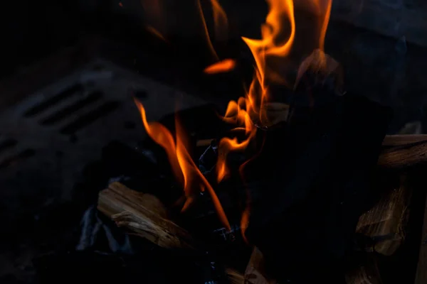 Close Shot Van Brandend Hout Houtskool Gebruikt Voor Barbecue — Stockfoto