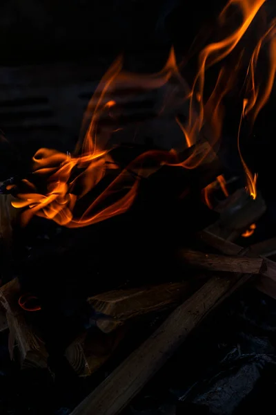 Yakıcı Odun Mangal Kömürü Yakın Çekim Için Kullanılır — Stok fotoğraf