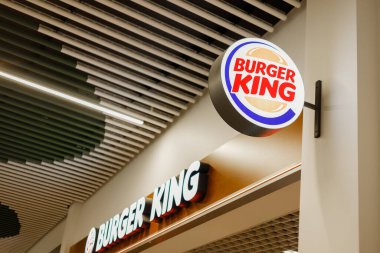 Minsk, Belarus: 31 Ocak 2022: Burger King tabelası