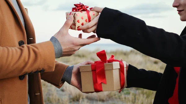 Engaged Couple Exchanges Gifts for valentines day — Stock Photo, Image