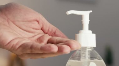 El kapaklarını kapat jeli dezenfekte et
