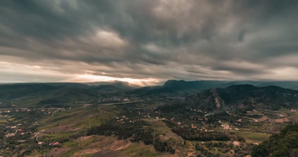 Nubes Time lapse on natural valley — Vídeo de stock