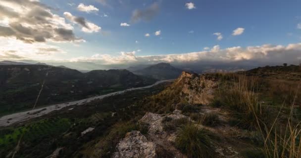 Nubes Time lapse on natural valley — Vídeo de stock