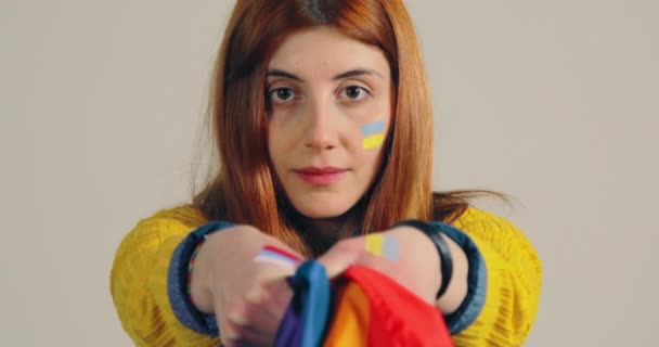 Ukrainian Girl with peace flag in hand on white background — Stock Video