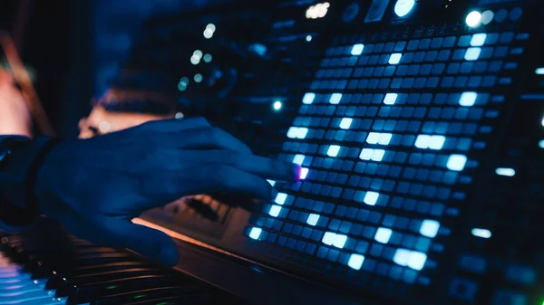 İşteki müzik sentezleyicisini kapat