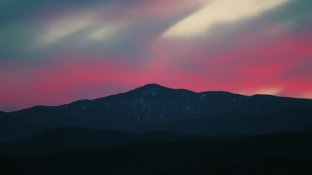 Timelapse of Snowy Peak mountain with pink sky — Stock Video