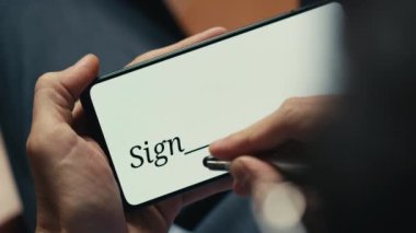 Akıllı Telefona İş Adamı Dijital İmzası 