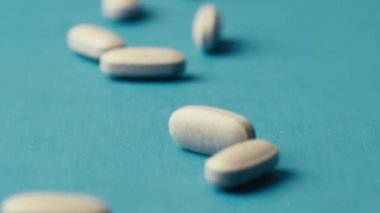 El tutuş iyot hapını kapat.