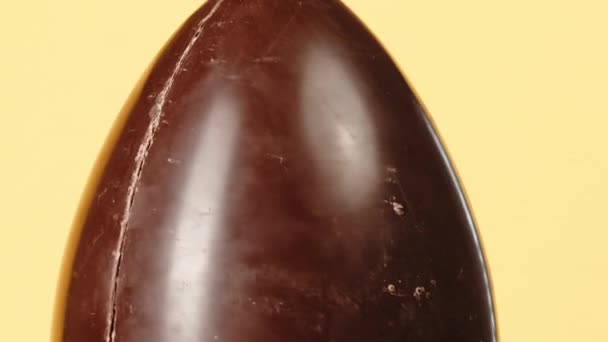 Easter chocolate egg with surprise — Stock Video