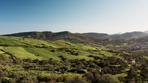 Italské zelené obdělávané kopce. Arial view — Stock video