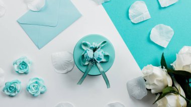 Vaftiz günü mavi arkaplanı kapat 