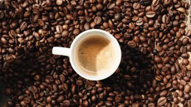 Bir fincan İtalyan Express kahvesi.