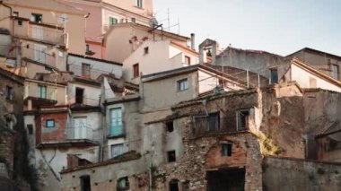 Badolato 'nun antik dağ köyü. Calabria İtalya
