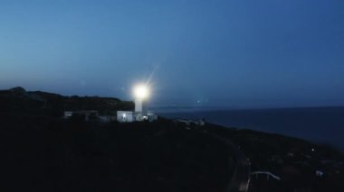 Geceleri deniz feneri. Hava görünümü 