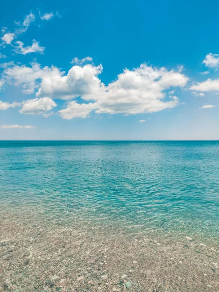 Bulutlu Sakin Okyanus Ufku.