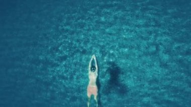 Şnorkelle dalış ve serbest dalış sırasında selfie. 