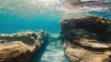 Okyanustaki su altı uçurumu 