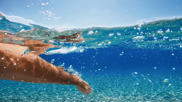 Hombre Nadando Océano — Foto de Stock