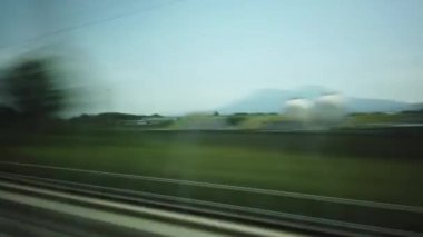 Trenin peyzajda hareket etme zamanı