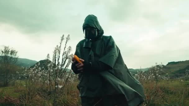 Close Military Man Walking Geiger Counter — Vídeos de Stock