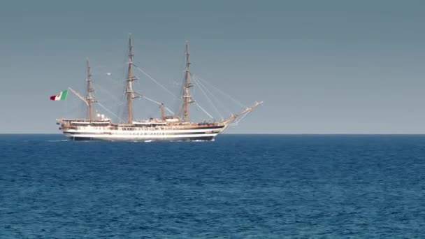 Long Shot Amerigo Vespucci Sailing Ship Sea — Vídeo de stock