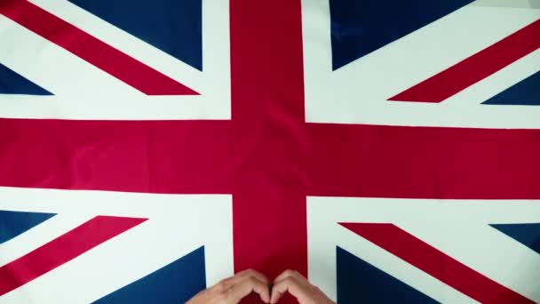 Ruka Dělá Symbol Srdce Vlajce Spojeného Království — Stock video