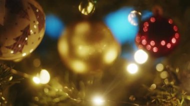 Noel ağacı toplarını kapat 