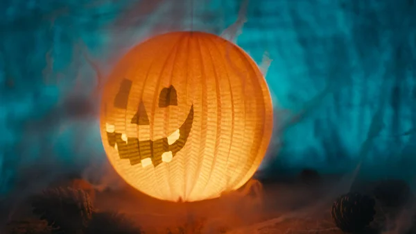 Halloween Laterne Zwischen Den Spinnweben — Stockfoto