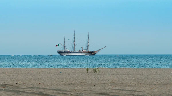 Amerigo Vespucci Veleiro Militar Perto Costa — Fotografia de Stock