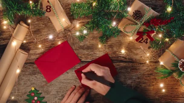 サンタクロースへの手紙を書くことのオーバーヘッドショット — ストック動画