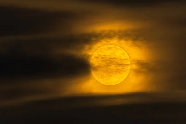 Full Moon Night Sky Covered Clouds — Stockfoto