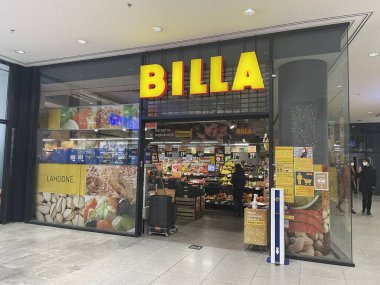Prag 'ın merkezindeki Quadrio Alışveriş Merkezi' nin yeraltındaki Billa mağazası.