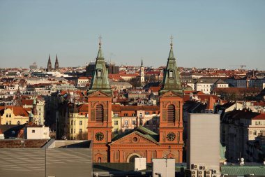 Smichov, Prag, Çek Cumhuriyeti 'ndeki St. Wenceslas Kilisesi. Neo-Rönesans tarzında üç katmanlı bazilika. İki tarafı 50 metre yüksekliğinde..