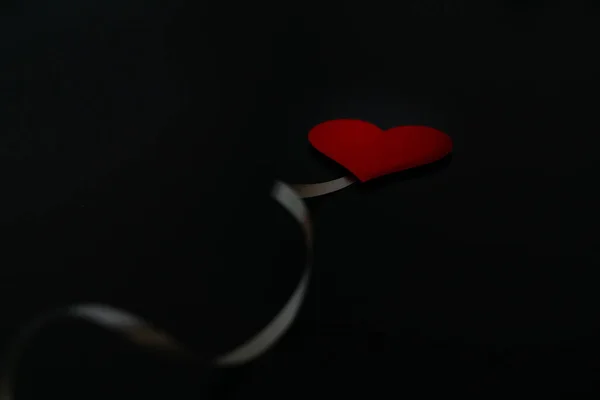 Red Heart Silver Ribbon Black Background — Stock Photo, Image