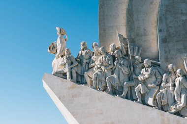 Güneşli bir günde Lizbon 'daki Keşifler Anıtı