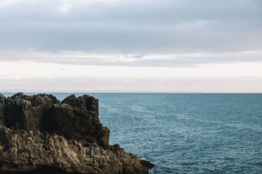Cehennemin ağzından Atlantik Okyanusu manzarası.