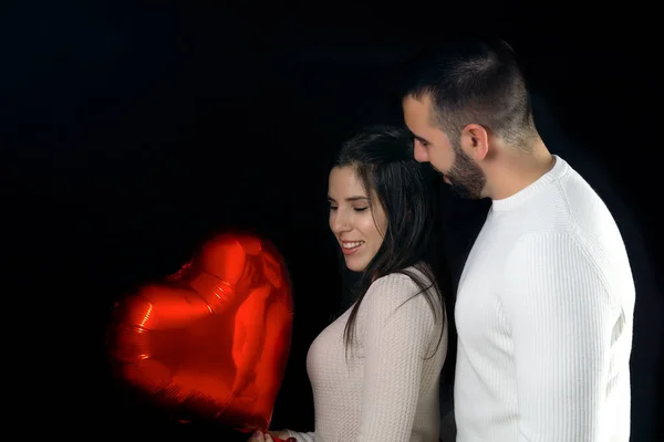 Happy Young People Reflected Heart Shaped Balloon Valentine Day Black — Stock fotografie