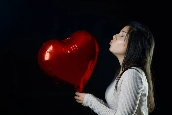 Young Woman Profile Blowing Kiss While Holding Heart Shaped Balloon — Foto de Stock
