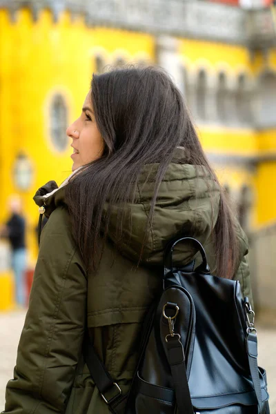 Junge Frau Auf Dem Rücken Mit Einem Rucksack Vordergrund Mit — Stockfoto