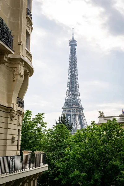 Fotografia Torre Eiffel Uma Rua Paris — Fotografia de Stock