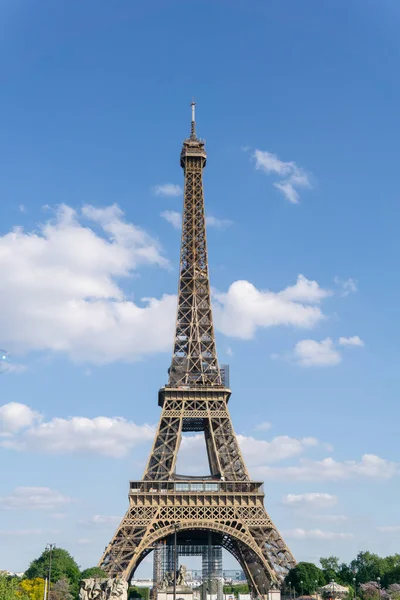 Fotografia Torre Eiffel Dia Ensolarado Formato Retrato Com Céu Azul — Fotografia de Stock