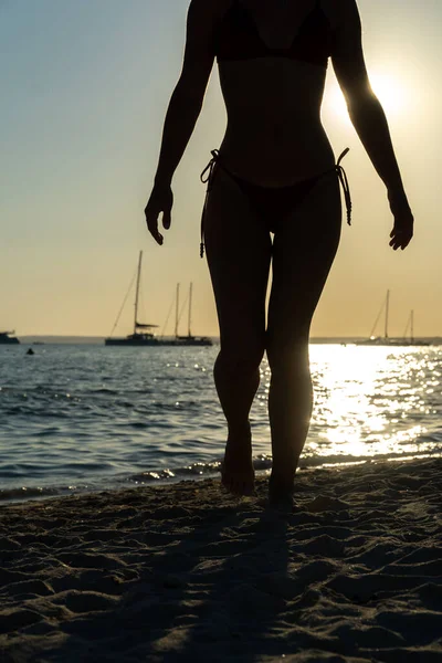 Silhouette Woman Walking Sand Beach Sunset Boats Background Foto Stock Royalty Free