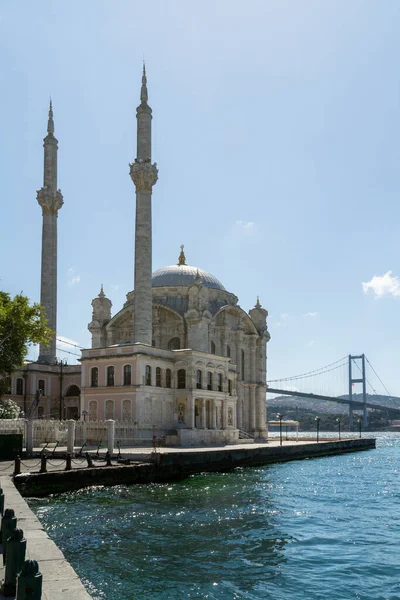 Paesaggio Della Moschea Ortakoy Con Ponte Che Collega Continenti Dell Foto Stock