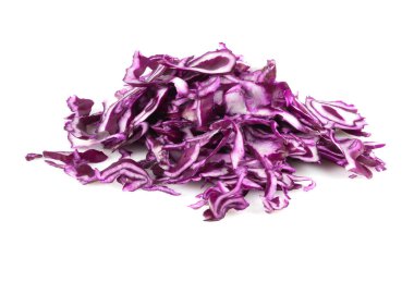 Beyaz arka planda dilimlenmiş karnabahar.